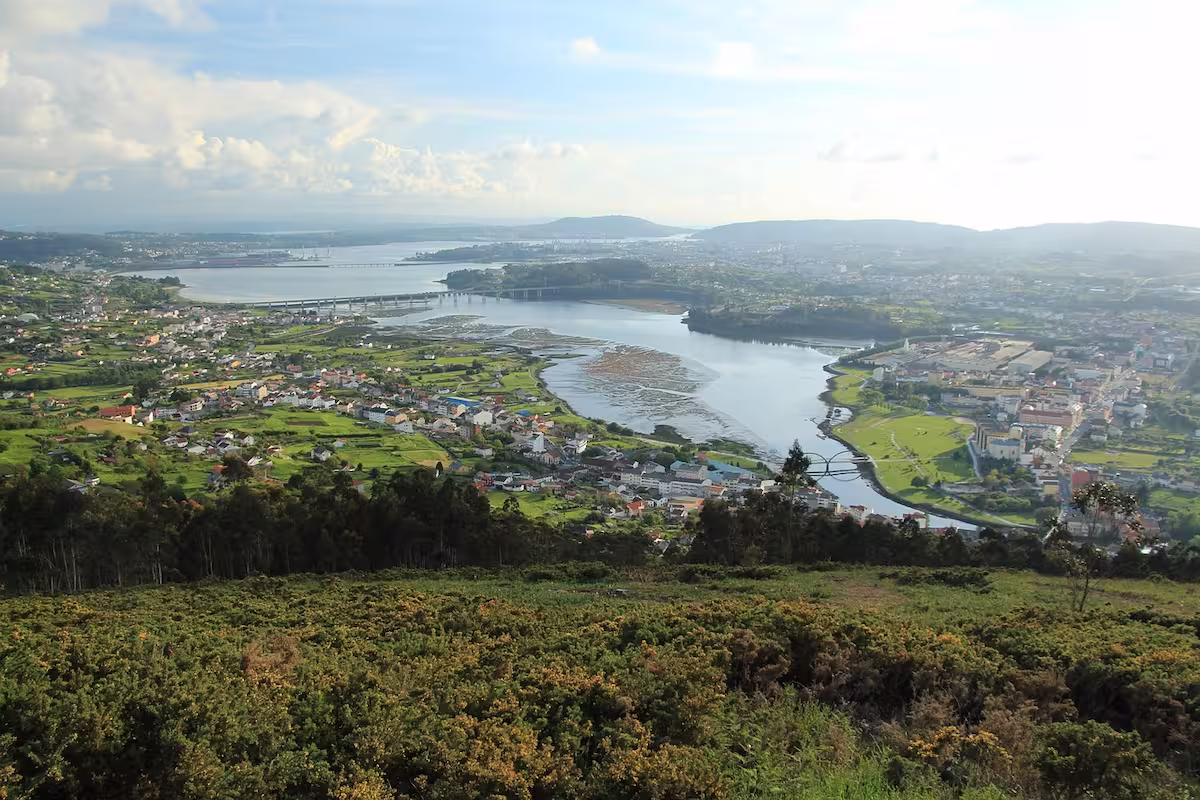 Visión general de la ciudad de Ferrol - Vista panorámica de la ciudad naval y su puerto histórico