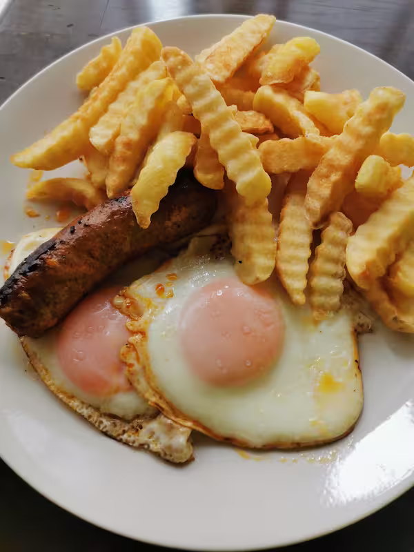Ración de Huevos con Chorizo y Patatas